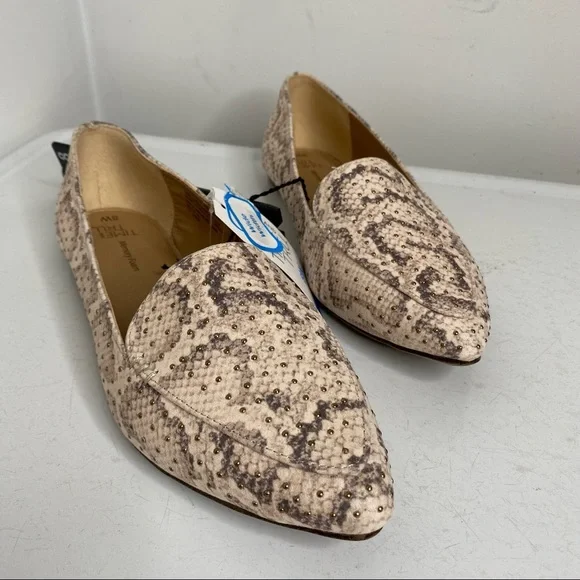 Time & Tru nwt snake print pointed toe flats 8 wide - Picture 2 of 8